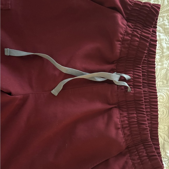 FIGS JOGGER SCRUB BOTTOMS BURGUNDY - Picture 3 of 3